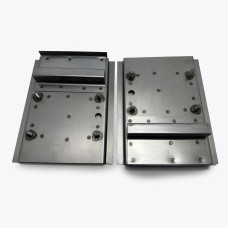 Площадки крепления реактивных тяг в сборе с кронштейном заднего домкрата 2123-5101381/2123-5101380