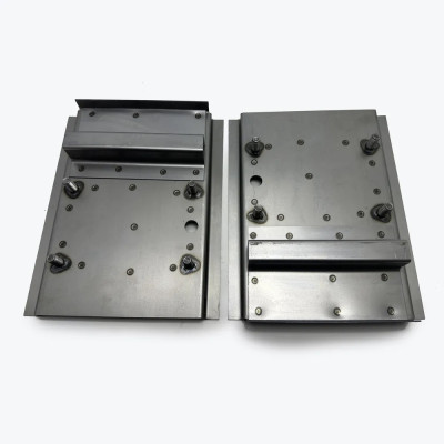 Площадки крепления реактивных тяг в сборе с кронштейном заднего домкрата 2123-5101381/2123-5101380